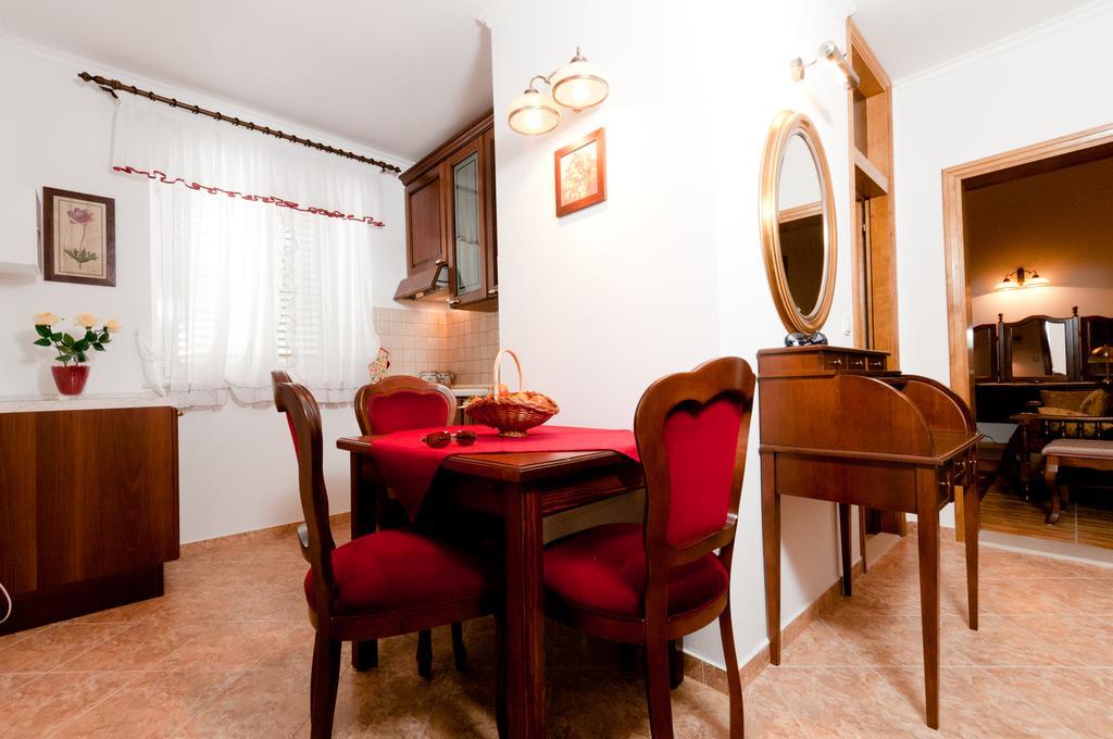 Apartments Barba Petra Dvori Sumartin Ngoại thất bức ảnh