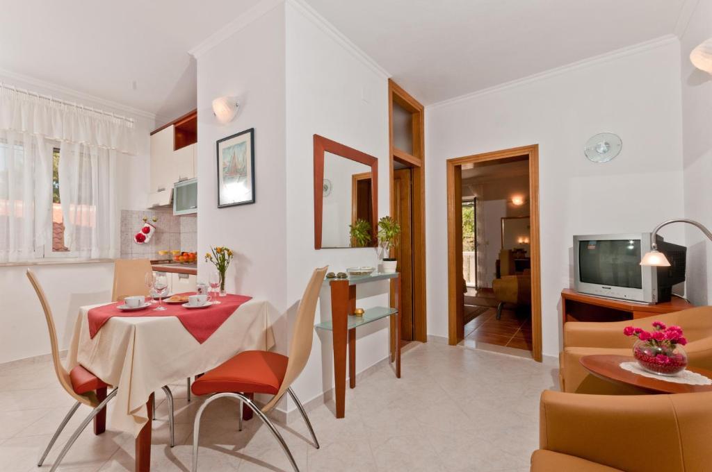Apartments Barba Petra Dvori Sumartin Phòng bức ảnh