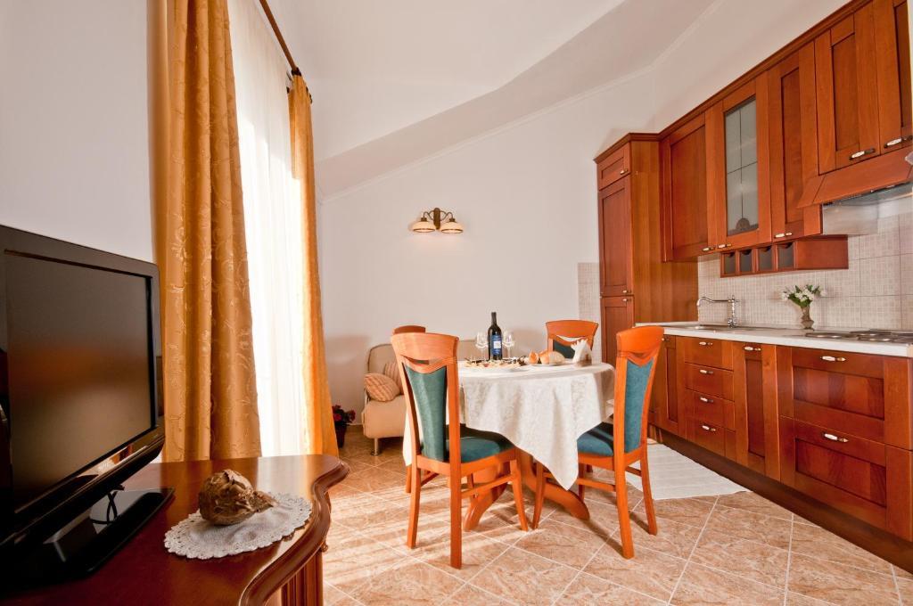 Apartments Barba Petra Dvori Sumartin Phòng bức ảnh