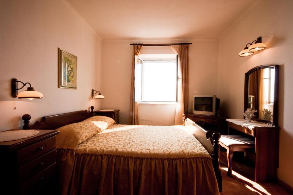 Apartments Barba Petra Dvori Sumartin Phòng bức ảnh